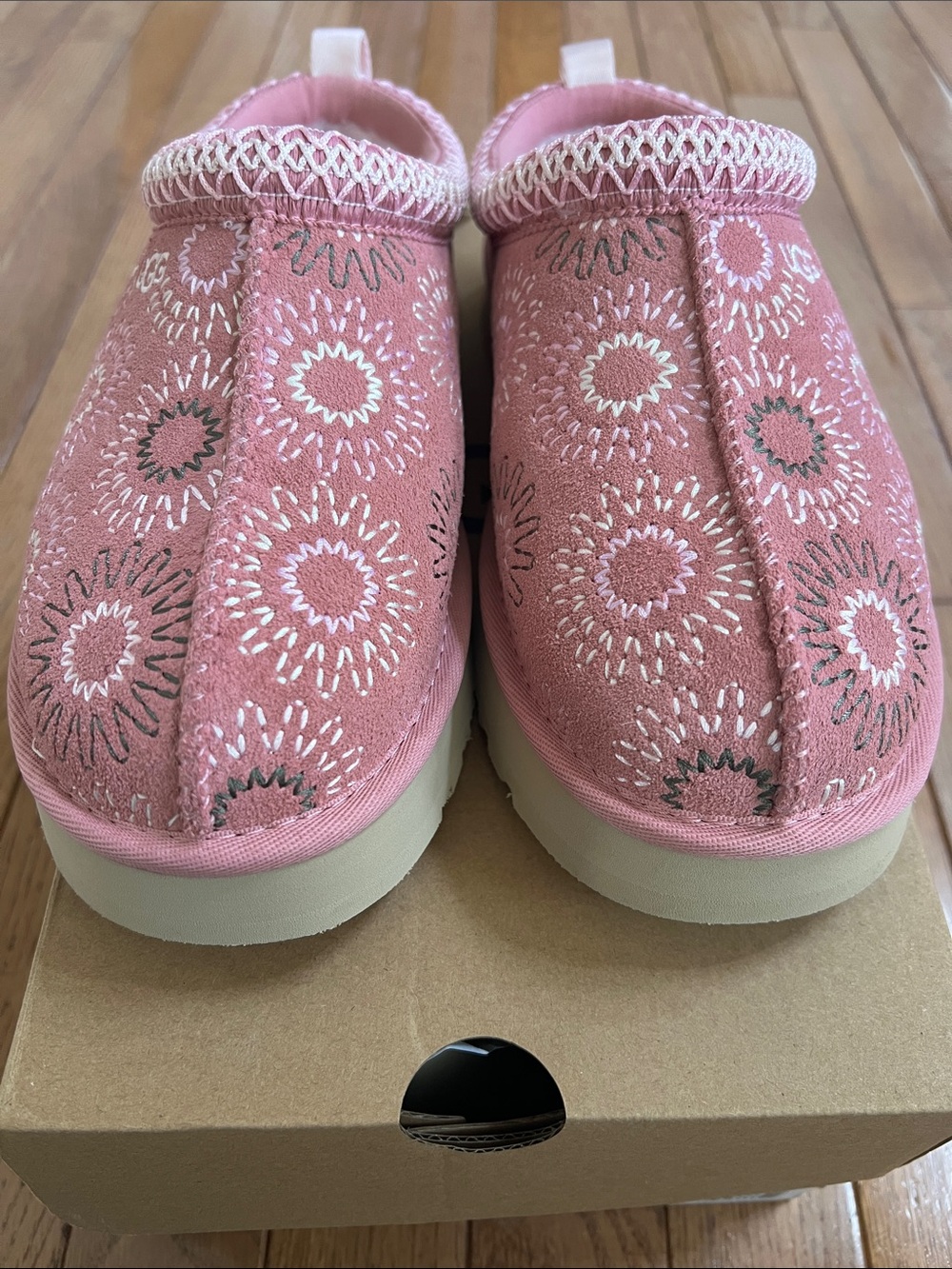 UGG big kids Tazz Sun Stitch slippers